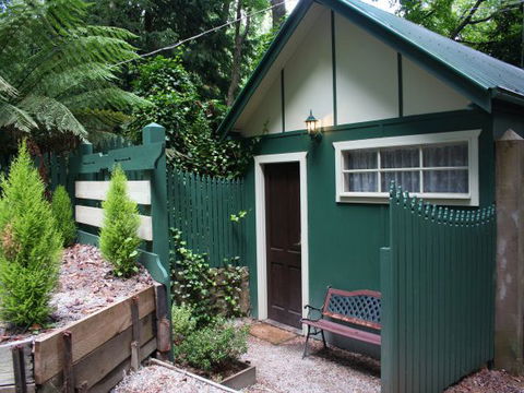 Lotus Lodges: Hush Cottage & Charmed Cabin - C Tourism 4