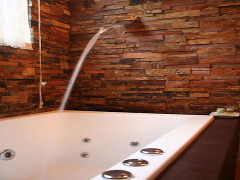 Lotus Lodges: Hush Cottage & Charmed Cabin - C Tourism 7