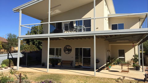 Lyreen's Apartment Bed And Breakfast - C Tourism 0