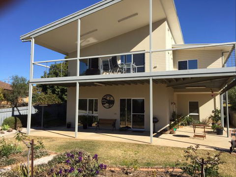 Lyreen's Apartment Bed And Breakfast - C Tourism 1