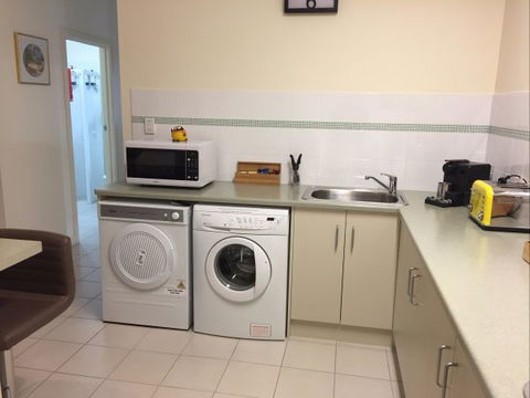 Lyreen's Apartment Bed And Breakfast - C Tourism 10