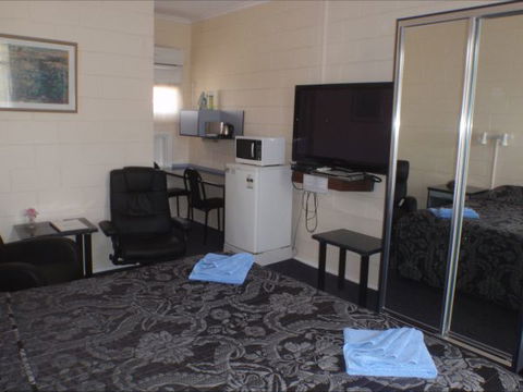 Murray Bridge Central Olympic Motel And Cottages - C Tourism 4