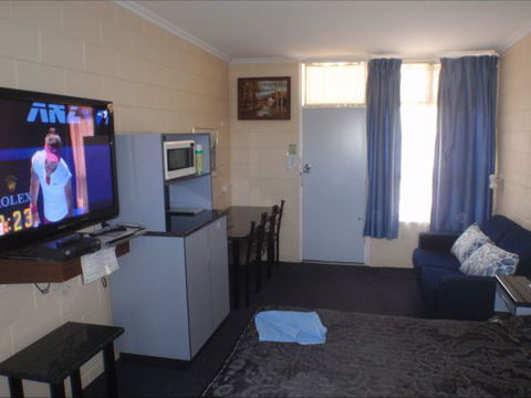 Murray Bridge Central Olympic Motel And Cottages - C Tourism 6