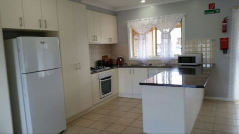 Numurkah Apartments - The Miekleljohn - C Tourism 2