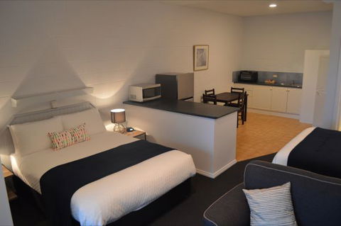 Penguin Seaside Motel - C Tourism 1