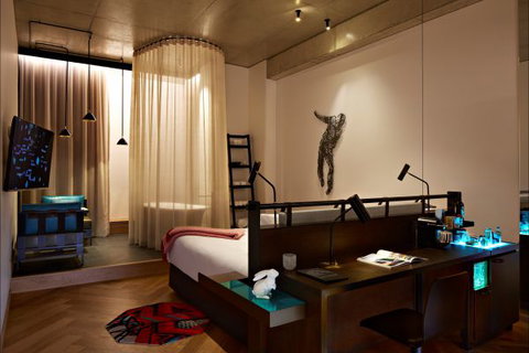 QT Melbourne - C Tourism 0