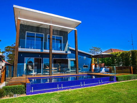 Reflections At Minnamurra - C Tourism 0