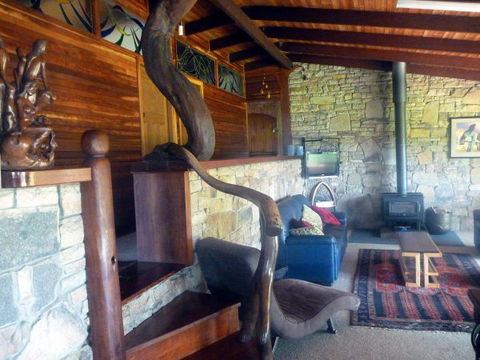 Ridgetop Hideaway - C Tourism 4