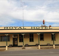 Royal Hotel Snake Valley - C Tourism