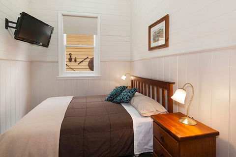 Royal Hotel Snake Valley - C Tourism 5