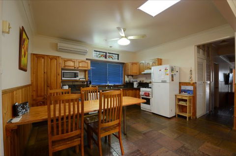 Seahaven Holiday House - C Tourism 6