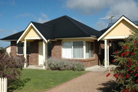 Seashells Apartments Unit 2 - C Tourism 1