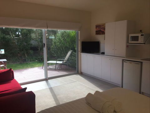 Springtide Studio Apartments - C Tourism 7