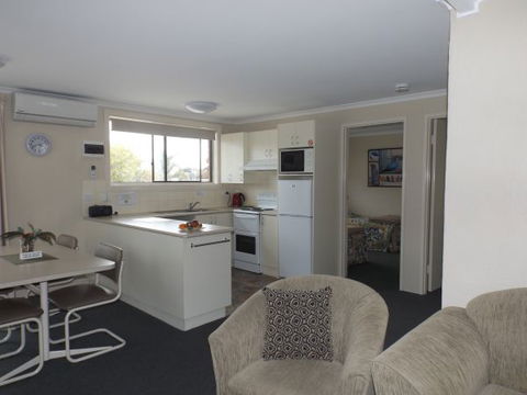 Surfside Holiday Apartments - C Tourism 3