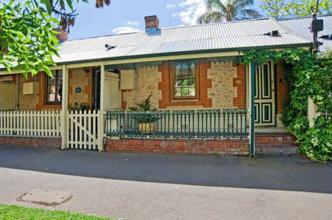 The Lion Cottage - C Tourism 1