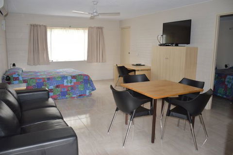 The Rover Holiday Units/Motel - C Tourism 4