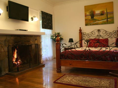 Tudor Cottages Mount Dandenong - C Tourism 0