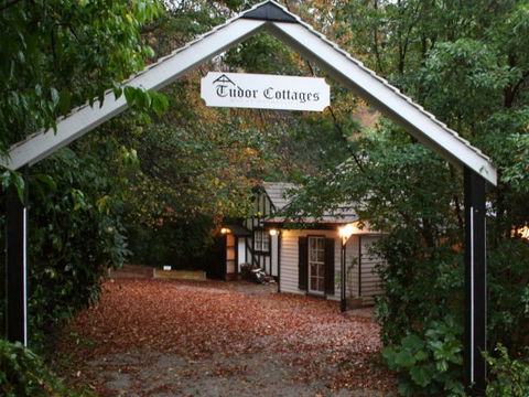 Tudor Cottages Mount Dandenong - C Tourism 2