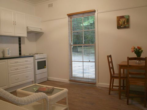 Tudor Cottages Mount Dandenong - C Tourism 5