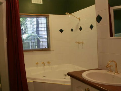 Tudor Cottages Mount Dandenong - C Tourism 6