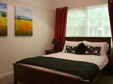 Tudor Cottages Mount Dandenong - C Tourism 9