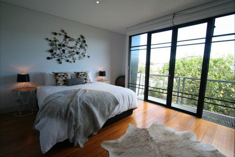 Two Five Zero / Richmond - C Tourism 0