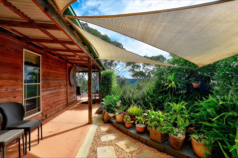 Coach House Hill Cottage - C Tourism 7