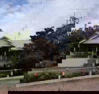 Dot's House - C Tourism