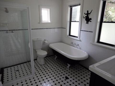 Dot's House - C Tourism 3
