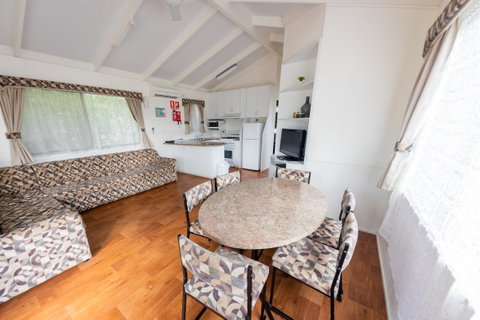 Eildon Riverside Holiday Park - C Tourism 0
