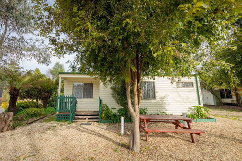 Eildon Riverside Holiday Park - C Tourism 1