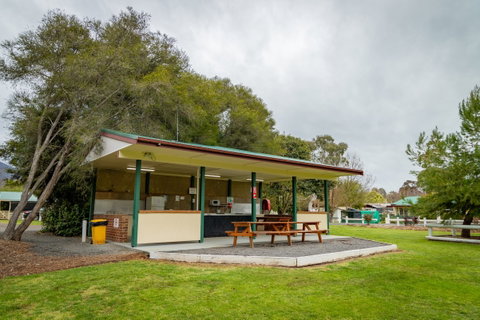 Eildon Riverside Holiday Park - C Tourism 5