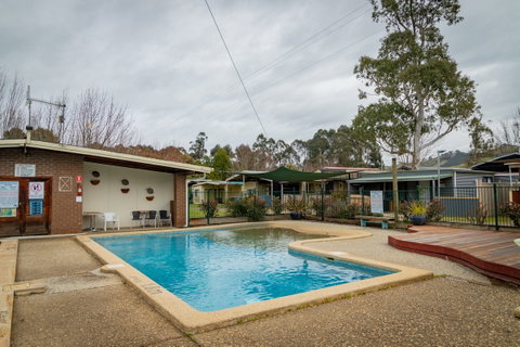 Eildon Riverside Holiday Park - C Tourism 7