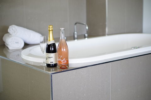 The Horatio Motel And King Suites - C Tourism 4