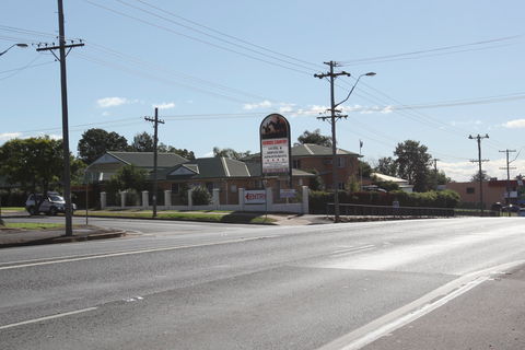 Across Country Motor Inn And Serviced Apartments - C Tourism 0