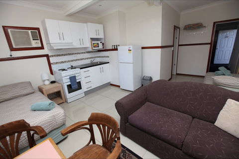 Across Country Motor Inn And Serviced Apartments - C Tourism 1