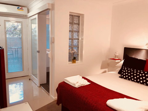 Canberra Short Term And Holiday Accommodation - C Tourism 0