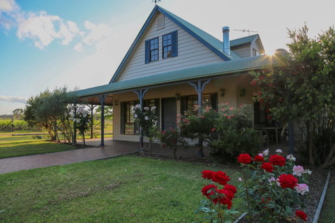 Emma's Cottage Vineyard - C Tourism 0