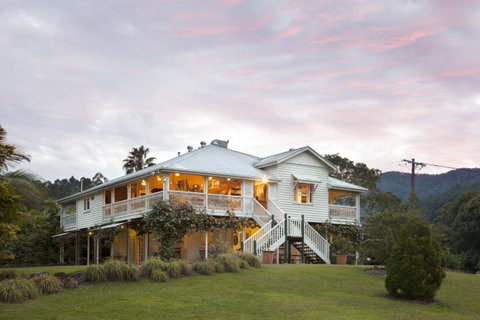 Mavis's Kitchen And Cabins - C Tourism 1