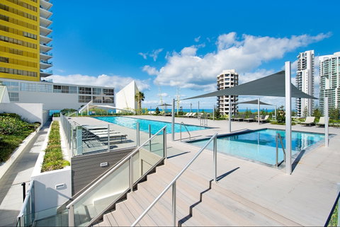 ULTIQA Air On Broadbeach - C Tourism 1