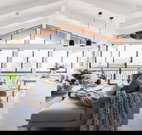 Eliza Lee One - C Tourism