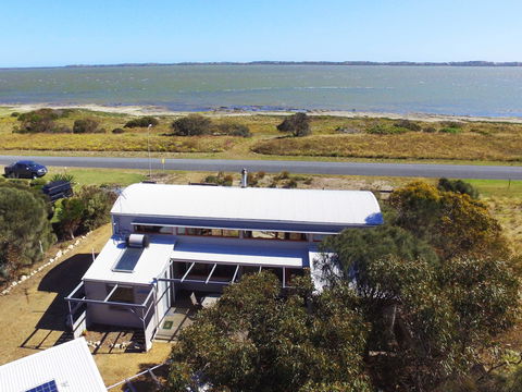 Coorong Aurora - Breathtaking Waterfront Escape - C Tourism 0