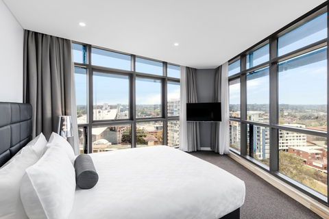 Meriton Suites Church Street, Parramatta - C Tourism 1