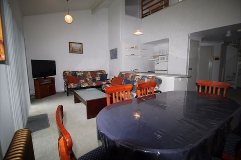 Razorback 1 In The Heart Of Jindabyne - C Tourism 0