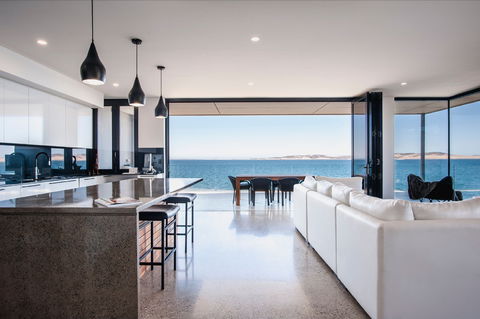 Shelley Rocks House - C Tourism 1