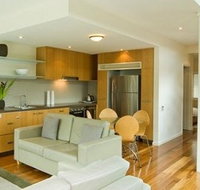 East on Byron - C Tourism