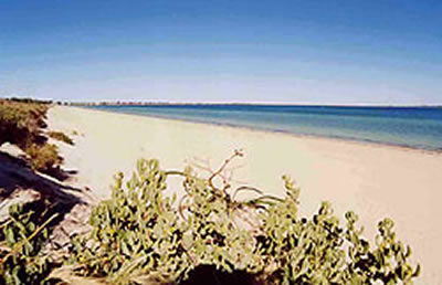 A Beachfront Villa Rockingham - C Tourism 1