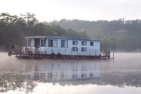 Clyde River Houseboats - C Tourism 1