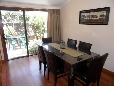 Adelaide Serviced Accommodation - Archer Townhouse - C Tourism 1