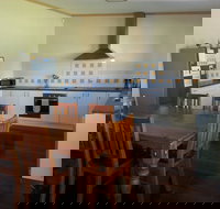 Phoenix Cottage - C Tourism